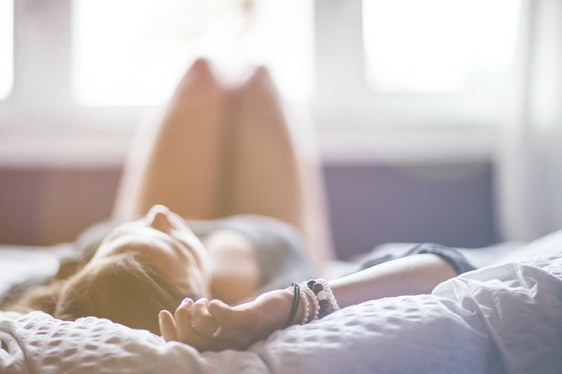 ¿Es malo dormir con el aire acondicionado encendido? 