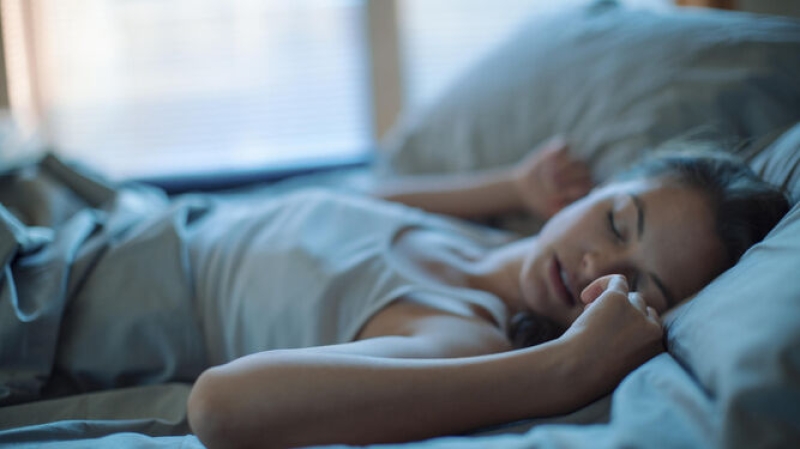 5 RAZONES PARA NO DORMIR CON EL AIRE ACONDICIONADO ENCENDIDO 